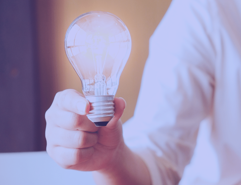 Idea representada por una ampolleta