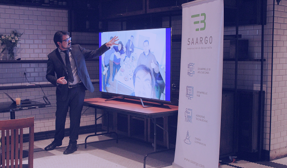 Presentación de Saargo durante un evento
